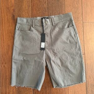 NovaMEN "Don't Cross Me" Relaxed Embroidered Shorts - Grey Size 32 NWT Raw Hem